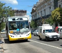 Hay desvíos en los recorridos de algunas líneas colectivos en la ciudad