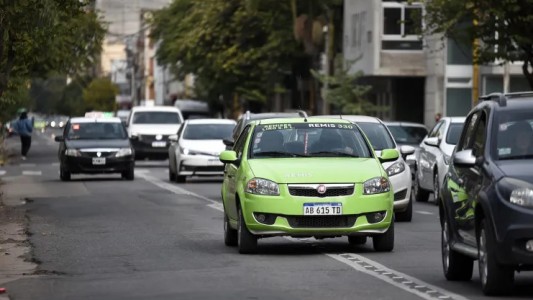 Alivio fiscal: bajan impuestos provinciales a taxis y remises