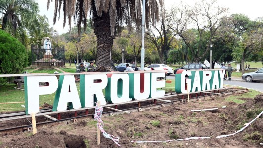 El parque Juan de Garay ya luce sus nuevas letras corpóreas