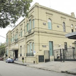 Cómo continúa el estado de salud de la mujer policía herida en la cabeza en Coronda