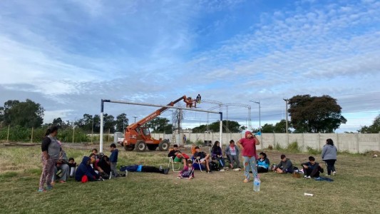 Realizaron un abrazo simbólico en el club Social y Deportivo Centenario para evitar su cierre