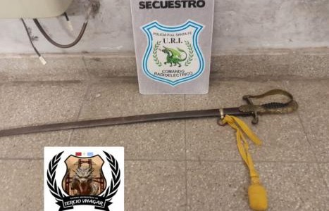 Detuvieron a un hombre con un sable de un metro en pleno centro santafesino