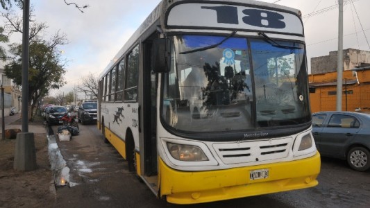 Detuvieron a tres jóvenes por causar disturbios arriba de la Línea 18