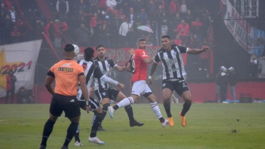 Un Colón apático y sin reacción no pudo con Estudiantes de Caseros