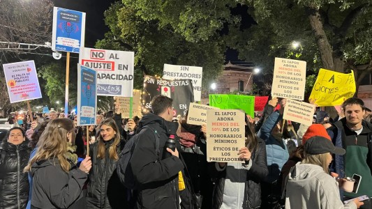 Marcha de Prestadores de servicios para personas con discapacidad: "Merecemos un sueldo justo"
