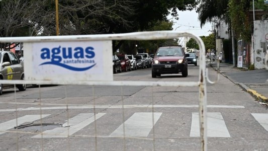 Aguas Santafesinas interrumpió el tránsito en Santiago del Estero al 2600