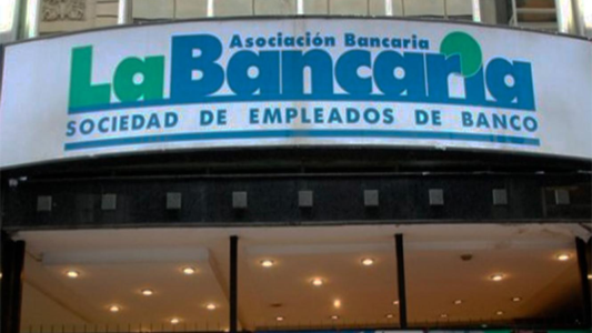 Bancarios actualizan sueldos por inflación: el salario inicial será de $1.859.716