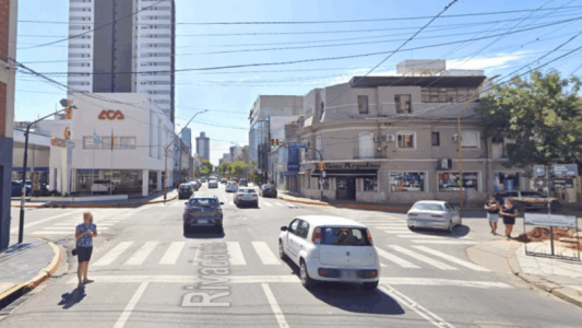 Habilitan el giro a la derecha en la esquina de Rivadavia y Suipacha