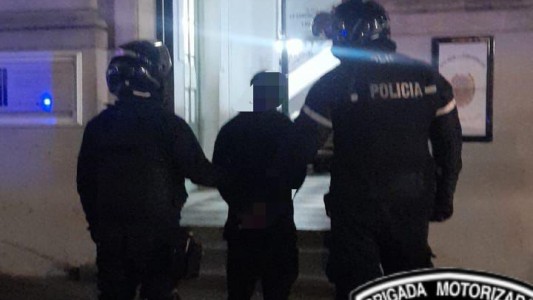 Detuvieron a un hombre por robar una moto frente a la Municipalidad