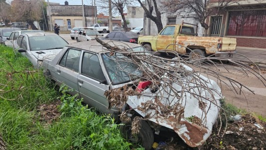 Provincia comienza con el retiro de vehículos de las comisarías de la ciudad