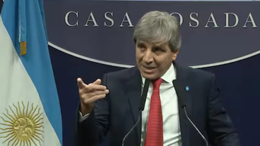 Luis Caputo avisó al FMI que tampoco cumplirá con otra proyección clave