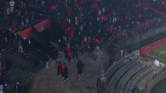 Bochornoso: Colón perdía, hubo incidentes y el árbitro suspendió el partido