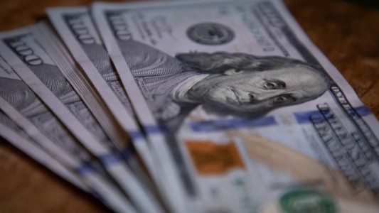 El dólar oficial subió a $1.260, el valor más alto desde la salida del cepo