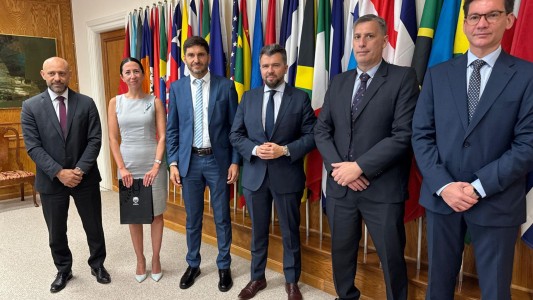 Pullaro vuelve de la gira por Estados Unidos a días del comienzo de la Convención Reformadora