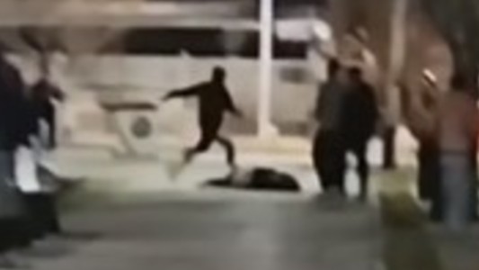 Brutal ataque a un joven en Mendoza: un policía le pateó la cabeza