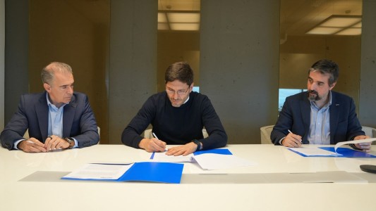 La Provincia de Santa Fe firmó un histórico convenio con YPF