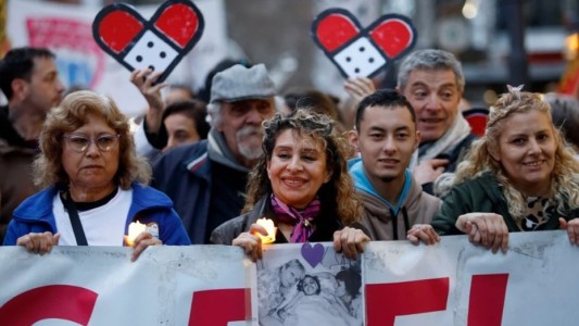 Trabajadores del Garrahan volvieron a reclamar por sus salarios con una marcha de velas al Obelisco