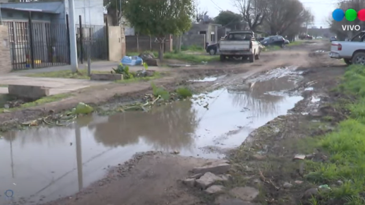 Vecinos de barrio Santa Rita denuncian abandono: viven entre pozos, basura e inseguridad