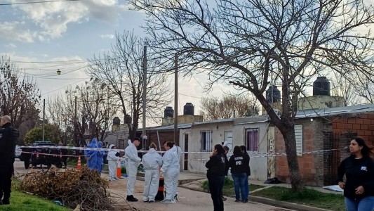 La mujer baleada por un policía salió de cirugía y permanece en terapia intensiva