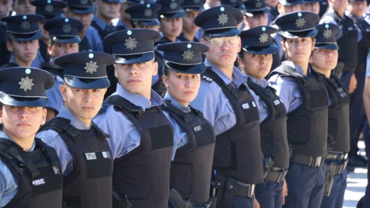 Tras el ataque de un policía a su pareja, el Gobierno revisa el sistema de ingreso a la fuerza