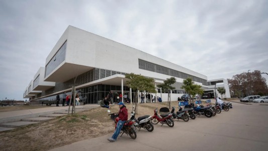 La mujer baleada por su pareja policía fue operada nuevamente