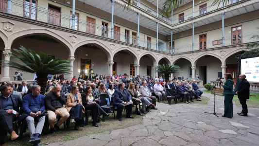 La ciudad homenajeó al Papa Francisco en el Colegio Inmaculada