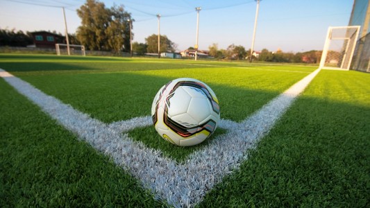 Tragedia en una liga amateur: murió un hombre de 50 años mientras jugaba al fútbol