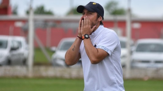 Tras los rumores de este lunes, Minella dirigió el entrenamiento del plantel de Colón