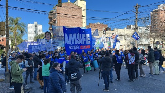 Amsafe se moviliza frente al IAPOS en contra del cierre de la paritaria docente