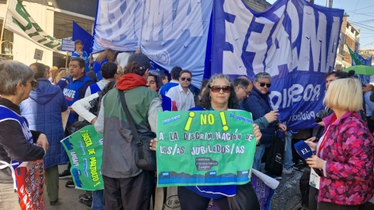 AMSAFE se manifiesta frenta a la Caja de Jubilaciones de la provincia