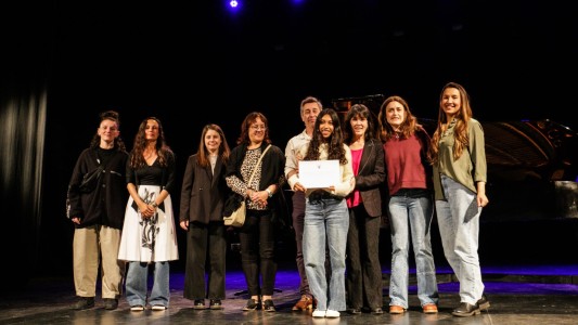 El Liceo Municipal “Antonio Fuentes del Arco” celebró el egreso de 130 estudiantes