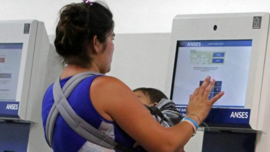 AUH: cuánto cobrarán los beneficiarios en septiembre y cómo reclamar el pago retenido