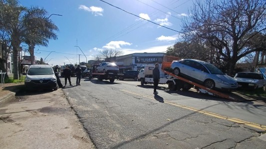 Operativo en la Seccional 8ª: retiran vehículos abandonados