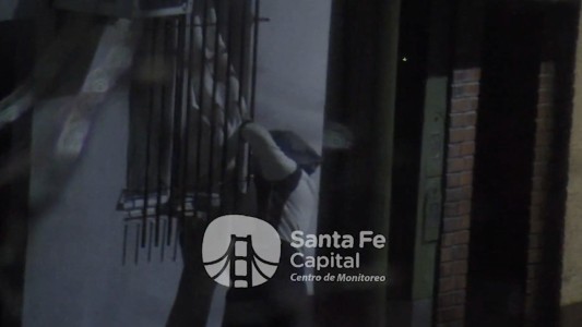 Centro de Monitoreo Municipal y el 911 lograron detener a una mujer que intentó ingresar a una vivienda