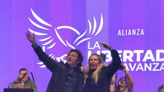 Milei cerró la campaña con acusaciones a la oposición y respaldo a su hermana