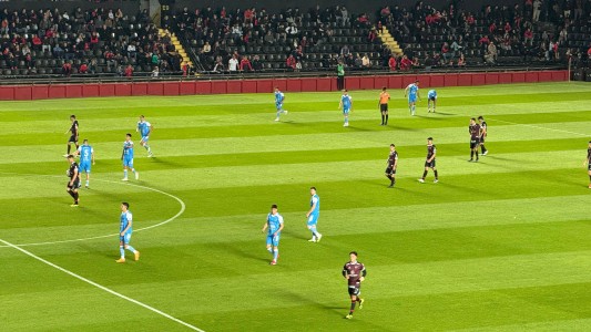 Colón no repunta, se hunde en la tabla y el hincha le apuntó a la Comisión Directiva