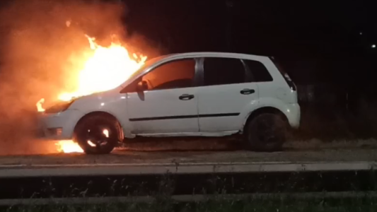 Un auto se prendió fuego en Circunvalación: no hubo heridos