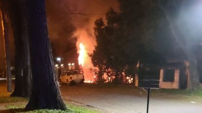 Se incendió una casa abandonada y afectó a niños del Hogar Estrada