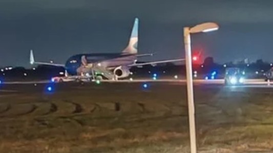El vuelo con argentinos deportados por Estados Unidos llegó hoy a Ezeiza