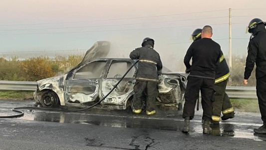 El incendio de un auto provocó corte total en la autopista Rosario - Santa Fe