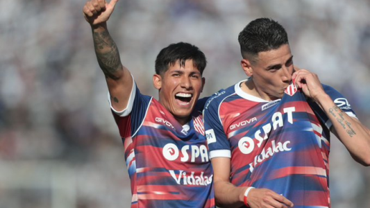 Unión ganó en La Plata y es cosa seria: quedó puntero de la zona
