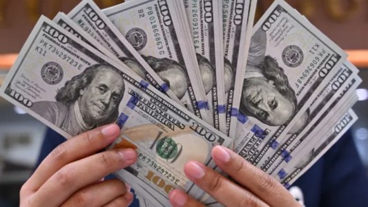 El dólar oficial sube a $1.480: el mayorista quedó muy cerca de la banda