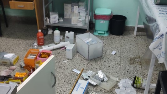 Robaron un centro de salud en barrio Los Hornos: se llevaron clonazepam, insulina y más medicamentos