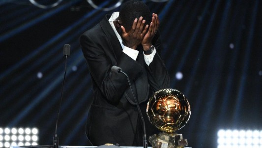 Ousmane Dembélé ganó el premio a mejor jugador de la temporada