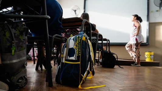 Casi 60 mil docentes, directivos, secretarios, preceptores y asistentes escolares cobrarán este martes el incentivo mensual de agosto