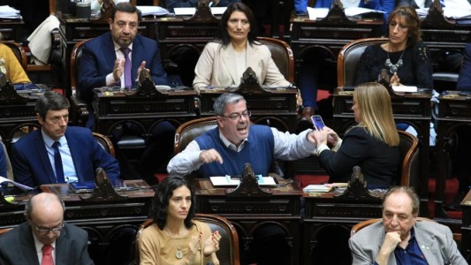 Diputados: la oposición avanzará con el tratamiento de la ley que limita los DNU