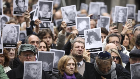 Confirman juicio en ausencia para iraníes prófugos por el atentado a la AMIA