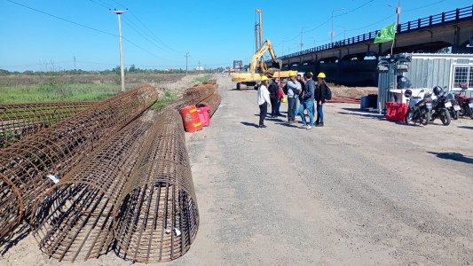 Puente Carretero: se inicia el montaje de las vigas longitudinales