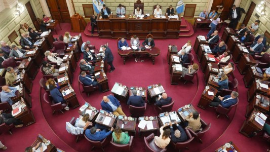 Diputados provinciales juraron por la nueva Constitución de Santa Fe en una sesión especial