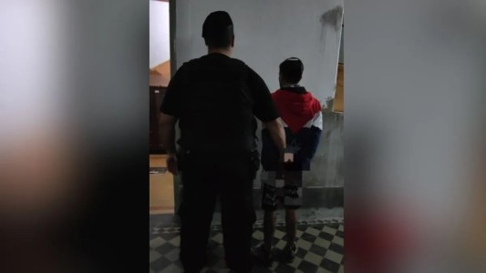 dulto en actitud sospechosa detenido con una adolescente en moto